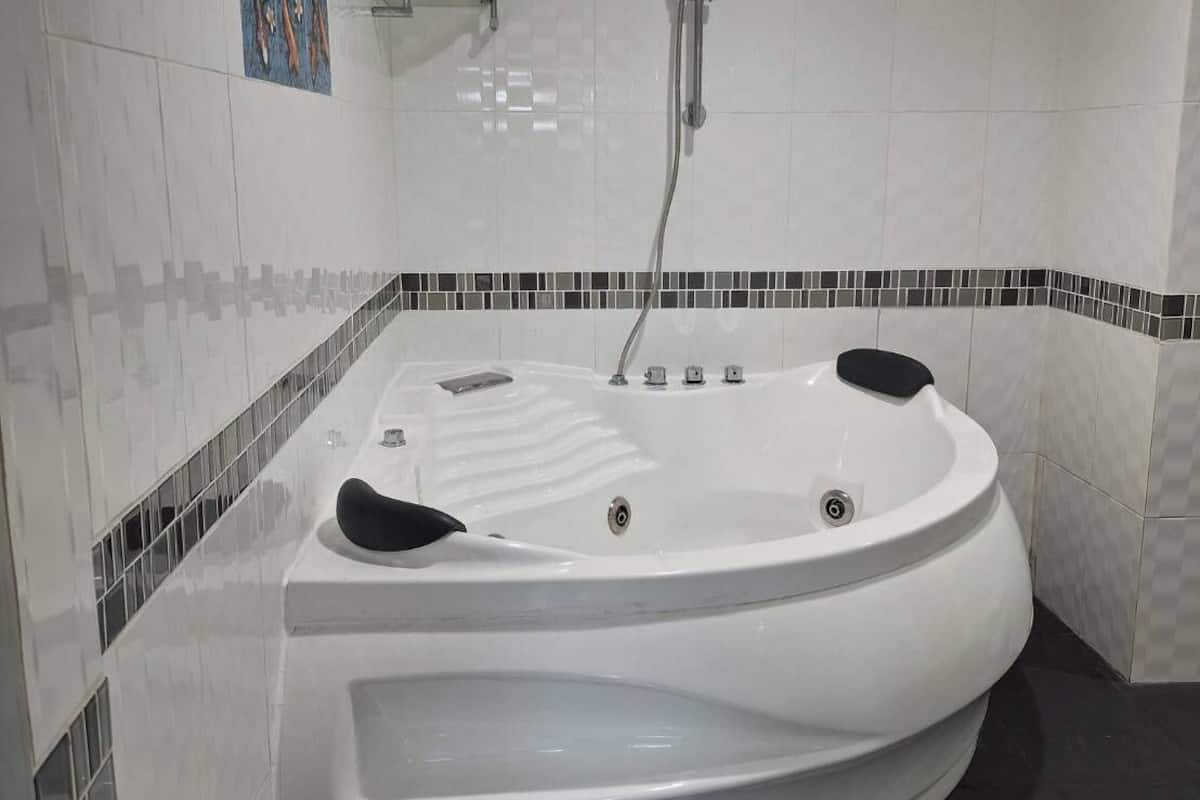 Exclusive Suite | Badrum | Gratis toalettartiklar, hårtork, badrock och handdukar
