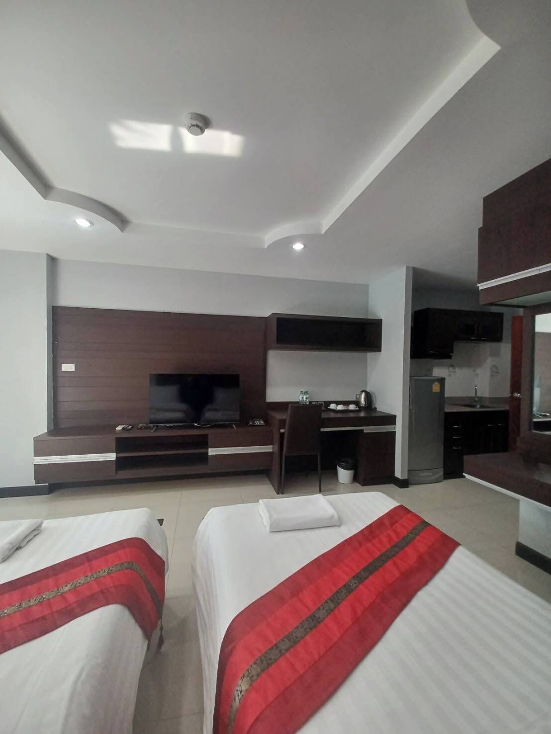 Superior Triple Room | Desk, free WiFi, bed sheets