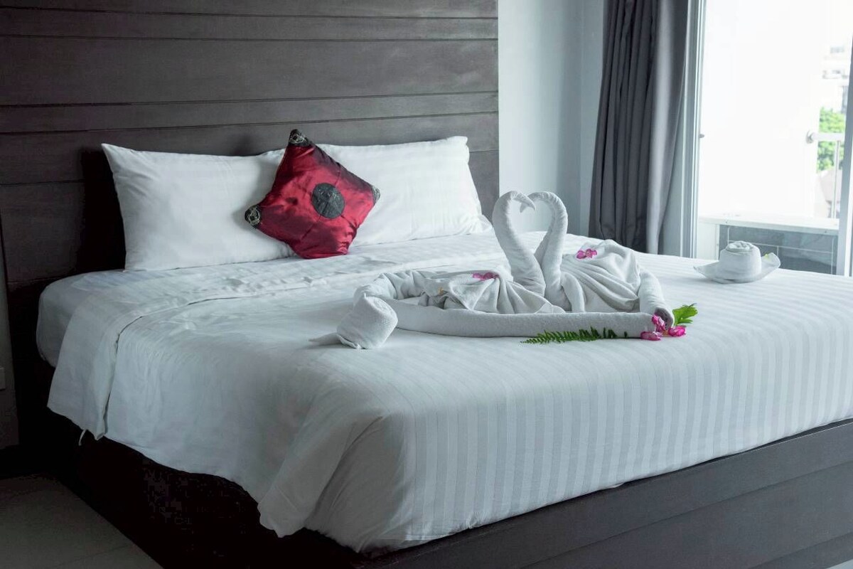 Family Suite 2 bed room | Desk, WiFi (free), bed sheets