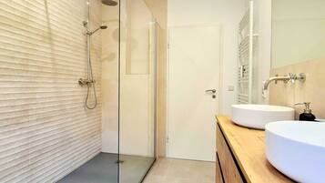 Hårtørrer, håndklæder