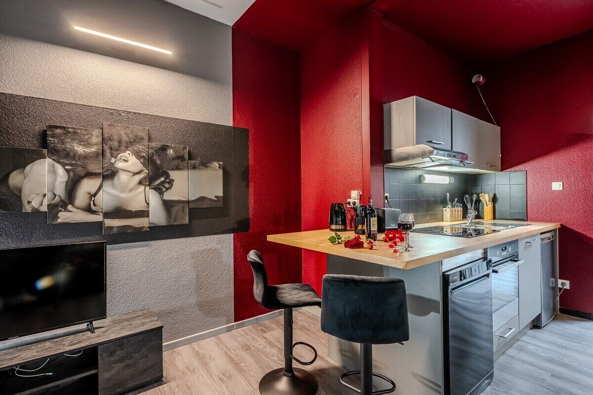 Jääkaappi, uuni, liesi, astianpesukone