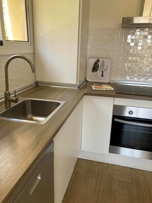 Fridge, microwave, oven, dishwasher