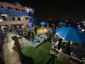 تلفزيون بشاشة مسطحة، برامج وأفلام نتفليكس، خدمات بث، مكتب