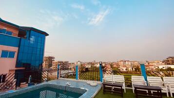 15 outdoor pools