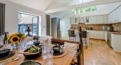 The Willows - a holiday let by Bloom Stays that sleeps 8 guests in 4 bedrooms