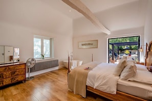 4 chambres, fer et planche à repasser, Wi-Fi, draps fournis