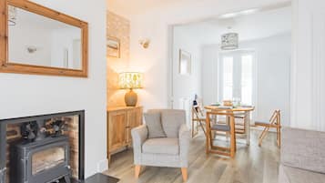 TV, fireplace, DVD player, books