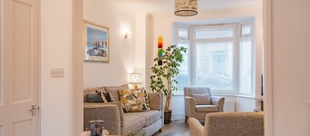 Samphire Cottage by Bloom Stays - sleeps 4 in 2 bedrooms