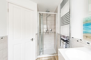 Hair dryer, towels - Samphire Cottage by Bloom Stays - sleeps 4 in 2 bedrooms (Broadstairs)