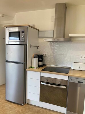 Fridge, microwave, oven, dishwasher