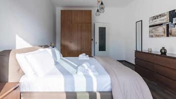 1 habitación, tabla de planchar con plancha, wifi gratis y ropa de cama