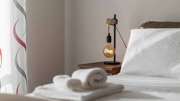 1 habitación, tabla de planchar con plancha, wifi gratis y ropa de cama