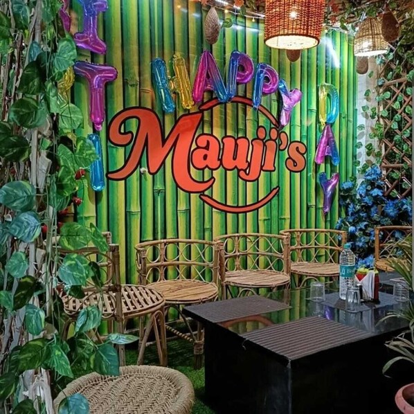 Dining - it is freely for living with her/his family and parking and room size is big. (Prayagraj)