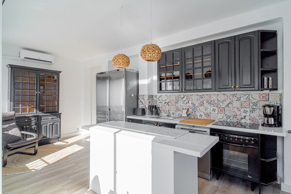 Fridge, microwave, oven, dishwasher