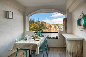 Outdoor dining - ELISA: Cozy apartment with pool and sea views (L'Escala)