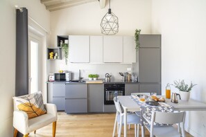 Frigorífic, microones, forn i placa de cuina