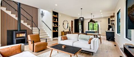 Smart-tv en een open haard