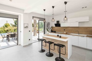 Deluxe Villa | Living area | Smart TV - Koni Villas 1 by Halkidiki Villas (Kassandra)