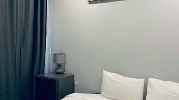 Habitación Club | 1 habitación, insonorización y tabla de planchar con plancha