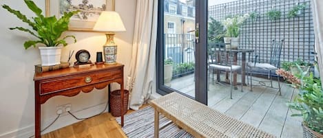 Fernseher, Kamin, Arbeitsbereiche