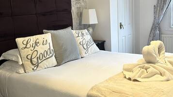 Standard Room | 1 bilik tidur, dilengkapkan perabot secara berasingan, cadar katil