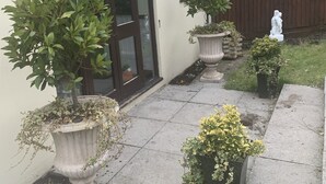 Unclassified image, 4 of 45, button - The swan inn (Salisbury)