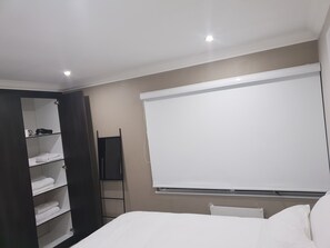 Comfort Apartment | 3 bedrooms, iron/ironing board, free WiFi - Semeni Asante Apartment (Johannesburg South)