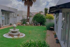 Property grounds - Semeni Asante Guesthouse (Johannesburg South)