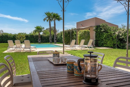 Basic Villa | Terrace/patio