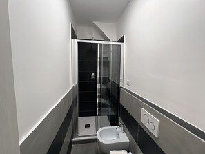 Hair dryer, towels, toilet paper - 1 bedroom apartment in genoa (Genova)