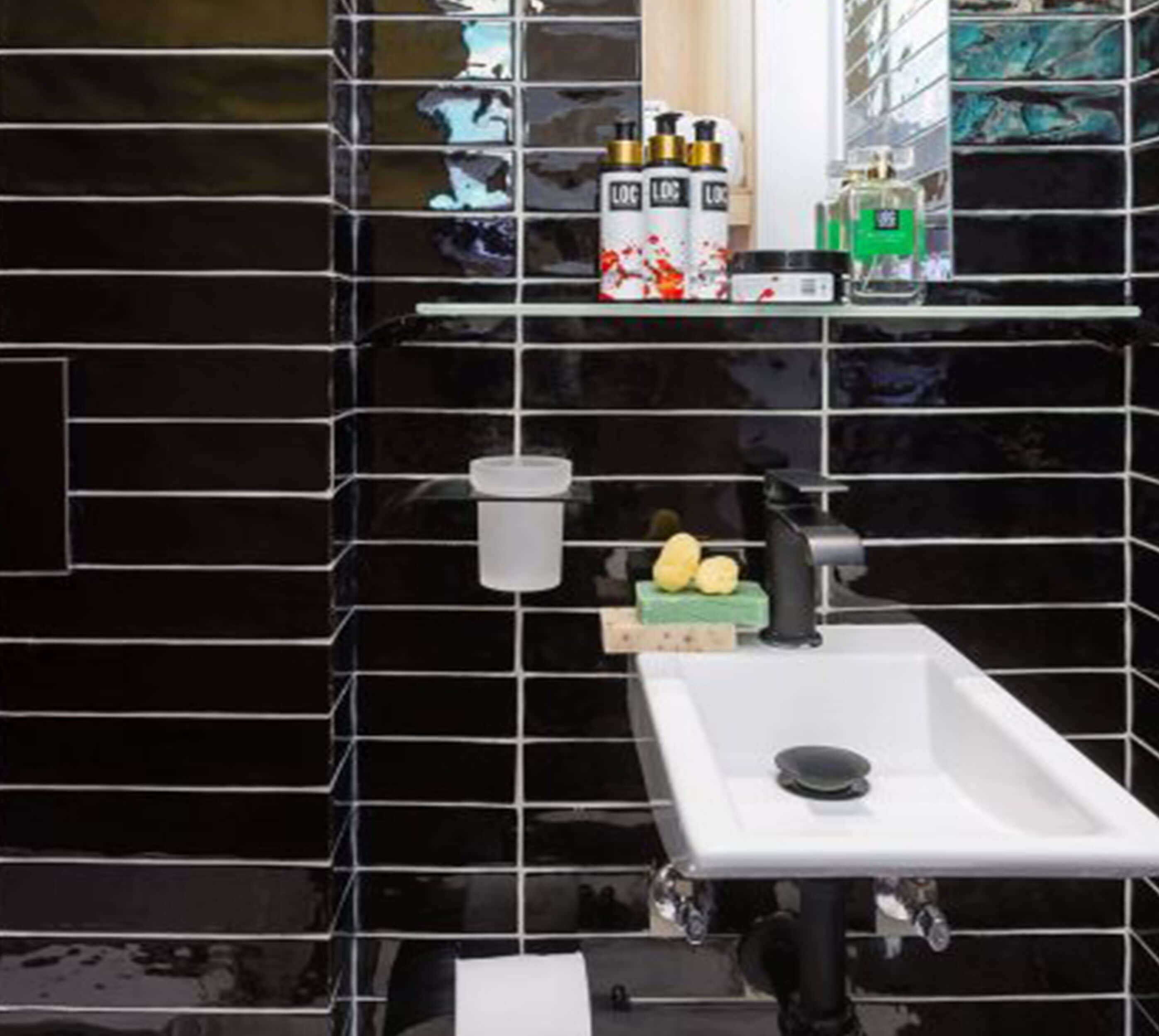 Economy Double Room | Bathroom | Shower, designer toiletries, hair dryer, towels