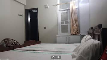 Deluxe Double Room | Soundproofing, iron/ironing board, free WiFi