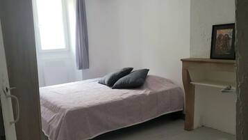 2 quartos, berço de viagem, Wi-Fi de cortesia, roupa de cama