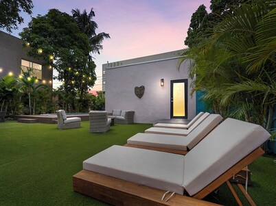 Villa mi Amor | Calle Ocho