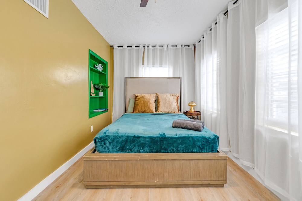Villa Mi Amor | Calle Ocho - Miami, FL