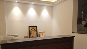 Quầy tiếp tân