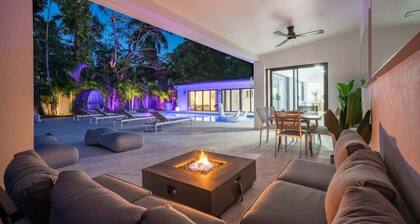 Luxury Villa Azure with Heated Pool 20min to Beach
