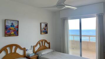 1 slaapkamer, een strijkplank/strijkijzer, reisbedje, gratis wifi