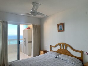 2 slaapkamers, een strijkplank/strijkijzer, gratis wifi, beddengoed