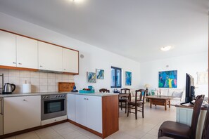 Geladeira, fogão, cooktop, lava-louças