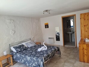 2 bedrooms, free WiFi