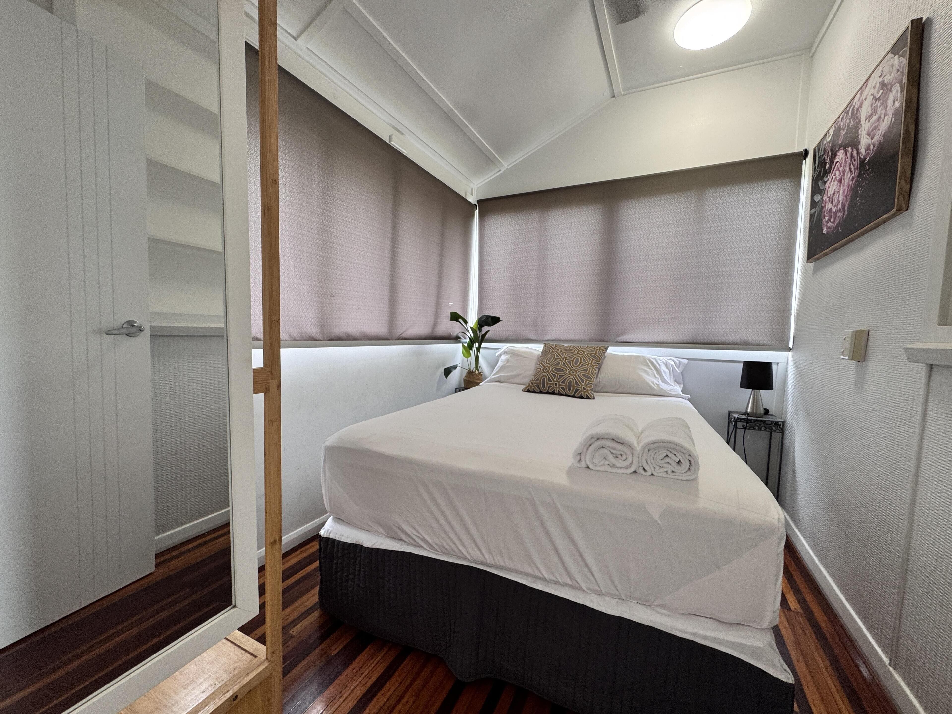 4 bedrooms, iron/ironing board, free WiFi, bed sheets