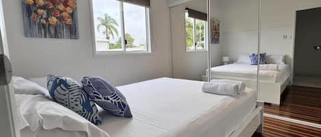 4 bedrooms, iron/ironing board, free WiFi, bed sheets
