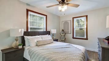 2 bedrooms, desk, iron/ironing board, free WiFi