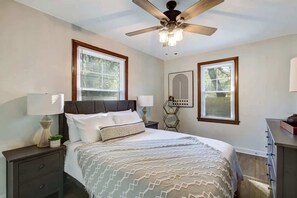 2 bedrooms, desk, iron/ironing board, free WiFi