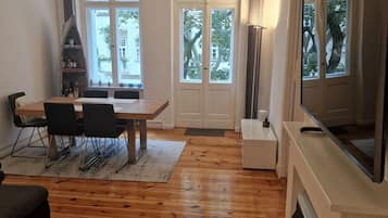 32-inch LCD TV with cable channels, fireplace