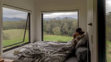 1 bedroom, bed sheets