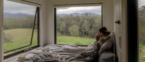 1 bedroom, bed sheets