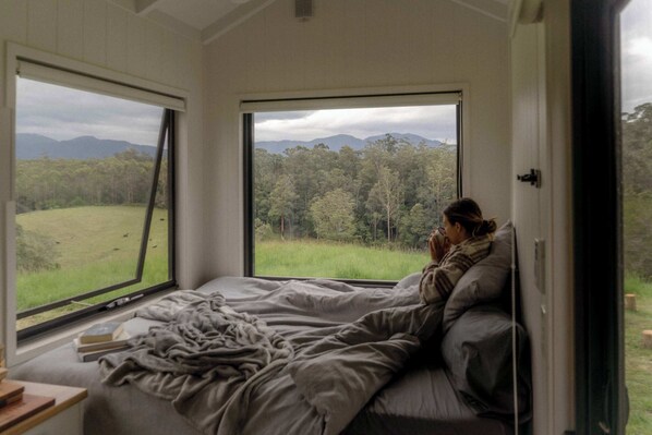 1 bedroom, bed sheets