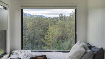 1 bedroom, bed sheets